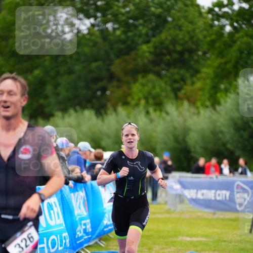 30.08.2026 - Elbe Triathlon Hamburg LAZAROV Photography http://msf.ph/oto/10048482 30.08.2026 10:33:29 Ziel 326, 382 meine-sportfotos.de