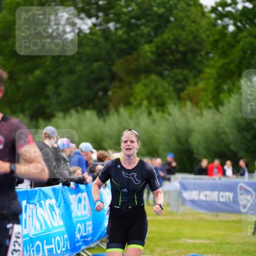30.08.2026 - Elbe Triathlon Hamburg LAZAROV Photography http://msf.ph/oto/10048487 30.08.2026 10:33:29 Ziel 326, 382 meine-sportfotos.de