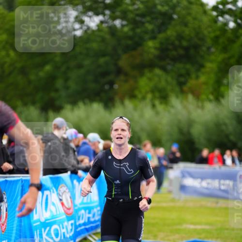 30.08.2026 - Elbe Triathlon Hamburg LAZAROV Photography http://msf.ph/oto/10048490 30.08.2026 10:33:29 Ziel 326, 382 meine-sportfotos.de