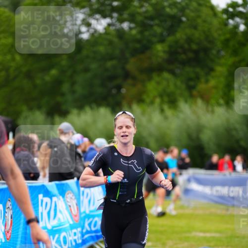 30.08.2026 - Elbe Triathlon Hamburg LAZAROV Photography http://msf.ph/oto/10048495 30.08.2026 10:33:29 Ziel 326, 382 meine-sportfotos.de