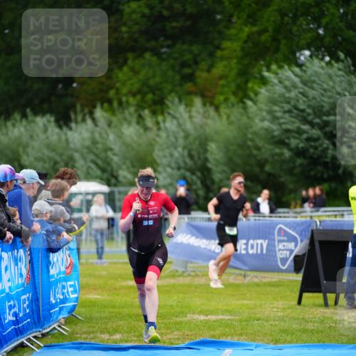 30.08.2026 - Elbe Triathlon Hamburg LAZAROV Photography http://msf.ph/oto/10048518 30.08.2026 10:33:51 Ziel 348 meine-sportfotos.de
