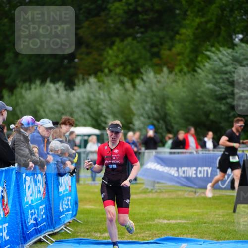 30.08.2026 - Elbe Triathlon Hamburg LAZAROV Photography http://msf.ph/oto/10048524 30.08.2026 10:33:51 Ziel 348 meine-sportfotos.de