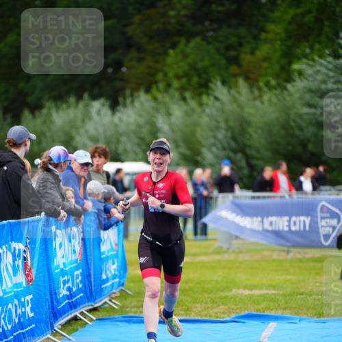 30.08.2026 - Elbe Triathlon Hamburg LAZAROV Photography http://msf.ph/oto/10048543 30.08.2026 10:33:52 Ziel 348 meine-sportfotos.de