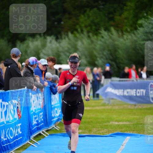 30.08.2026 - Elbe Triathlon Hamburg LAZAROV Photography http://msf.ph/oto/10048548 30.08.2026 10:33:52 Ziel 348 meine-sportfotos.de