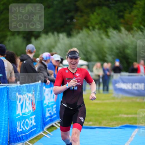 30.08.2026 - Elbe Triathlon Hamburg LAZAROV Photography http://msf.ph/oto/10048569 30.08.2026 10:33:53 Ziel 348 meine-sportfotos.de