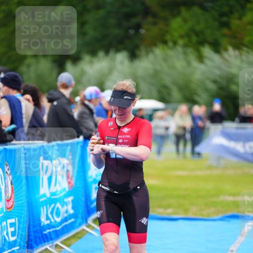 30.08.2026 - Elbe Triathlon Hamburg LAZAROV Photography http://msf.ph/oto/10048581 30.08.2026 10:33:54 Ziel 348 meine-sportfotos.de
