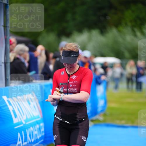 30.08.2026 - Elbe Triathlon Hamburg LAZAROV Photography http://msf.ph/oto/10048590 30.08.2026 10:33:55 Ziel 348 meine-sportfotos.de