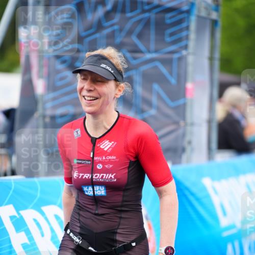 30.08.2026 - Elbe Triathlon Hamburg LAZAROV Photography http://msf.ph/oto/10048637 30.08.2026 10:33:56 Ziel 348 meine-sportfotos.de