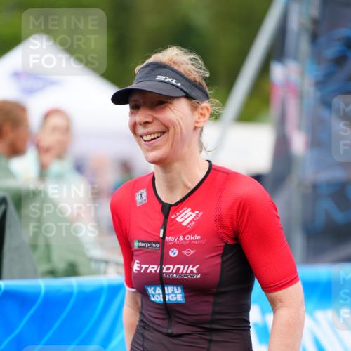 30.08.2026 - Elbe Triathlon Hamburg LAZAROV Photography http://msf.ph/oto/10048655 30.08.2026 10:33:58 Ziel  meine-sportfotos.de