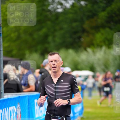30.08.2026 - Elbe Triathlon Hamburg LAZAROV Photography http://msf.ph/oto/10048736 30.08.2026 10:34:08 Ziel 275 meine-sportfotos.de