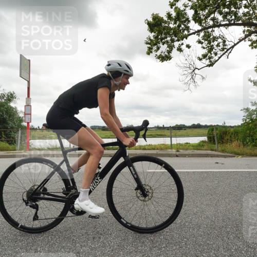 30.08.2026 - Elbe Triathlon Hamburg Michael Burmester http://msf.ph/oto/10048785 30.08.2026 15:23:58 Radfahren  meine-sportfotos.de