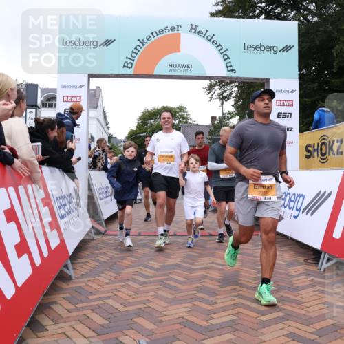 30.08.2026 - Blankeneser Heldenlauf Lena Gebhardt http://msf.ph/oto/10048815 30.08.2026 11:55:56 Ziel 2245, 2387, 2391, 2678, 2939 meine-sportfotos.de