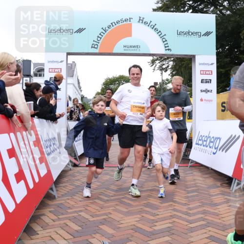 30.08.2026 - Blankeneser Heldenlauf Lena Gebhardt http://msf.ph/oto/10048829 30.08.2026 11:55:56 Ziel 2245, 2387, 2391, 2678, 2939 meine-sportfotos.de