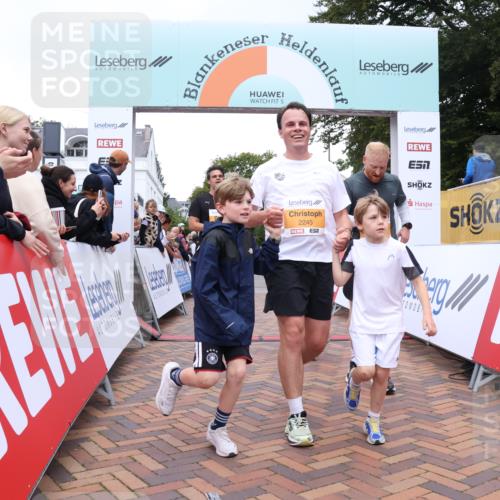 30.08.2026 - Blankeneser Heldenlauf Lena Gebhardt http://msf.ph/oto/10048841 30.08.2026 11:55:57 Ziel 2245, 2387, 2391, 2678, 2939 meine-sportfotos.de