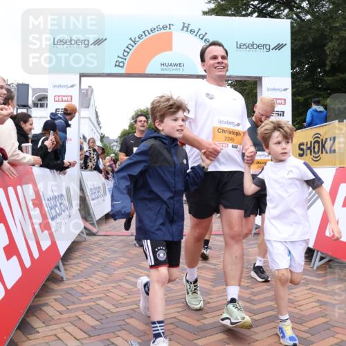 30.08.2026 - Blankeneser Heldenlauf Lena Gebhardt http://msf.ph/oto/10048856 30.08.2026 11:55:57 Ziel 2245, 2387, 2391, 2678, 2939 meine-sportfotos.de