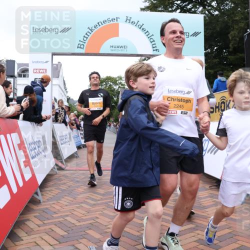 30.08.2026 - Blankeneser Heldenlauf Lena Gebhardt http://msf.ph/oto/10048869 30.08.2026 11:55:57 Ziel 2245, 2387, 2391, 2678, 2939 meine-sportfotos.de
