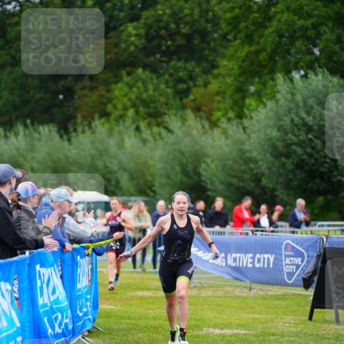 30.08.2026 - Elbe Triathlon Hamburg LAZAROV Photography http://msf.ph/oto/10048921 30.08.2026 10:34:44 Ziel 356, 385 meine-sportfotos.de