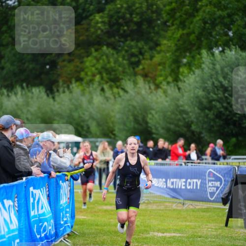 30.08.2026 - Elbe Triathlon Hamburg LAZAROV Photography http://msf.ph/oto/10048929 30.08.2026 10:34:44 Ziel 356, 385 meine-sportfotos.de