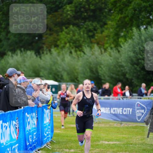 30.08.2026 - Elbe Triathlon Hamburg LAZAROV Photography http://msf.ph/oto/10048941 30.08.2026 10:34:45 Ziel 356, 385 meine-sportfotos.de