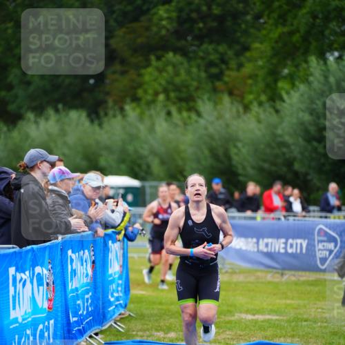 30.08.2026 - Elbe Triathlon Hamburg LAZAROV Photography http://msf.ph/oto/10048954 30.08.2026 10:34:45 Ziel 356, 385 meine-sportfotos.de