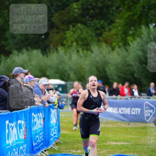 30.08.2026 - Elbe Triathlon Hamburg LAZAROV Photography http://msf.ph/oto/10048960 30.08.2026 10:34:45 Ziel 356, 385 meine-sportfotos.de