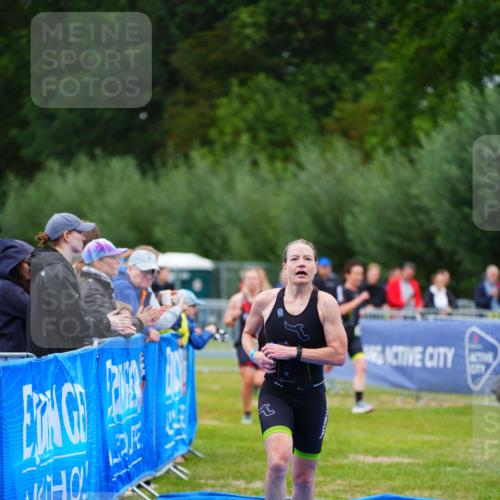 30.08.2026 - Elbe Triathlon Hamburg LAZAROV Photography http://msf.ph/oto/10048964 30.08.2026 10:34:45 Ziel 356, 385 meine-sportfotos.de