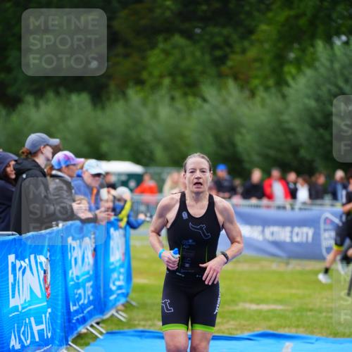 30.08.2026 - Elbe Triathlon Hamburg LAZAROV Photography http://msf.ph/oto/10048980 30.08.2026 10:34:46 Ziel 356, 385 meine-sportfotos.de