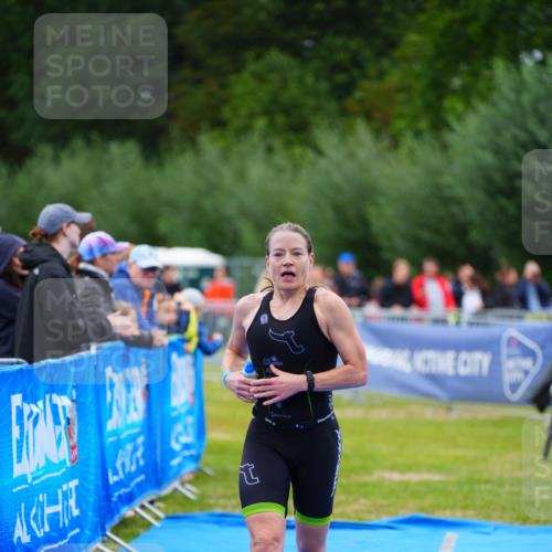 30.08.2026 - Elbe Triathlon Hamburg LAZAROV Photography http://msf.ph/oto/10048985 30.08.2026 10:34:46 Ziel 356, 385 meine-sportfotos.de