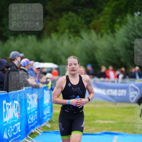 30.08.2026 - Elbe Triathlon Hamburg LAZAROV Photography http://msf.ph/oto/10048990 30.08.2026 10:34:46 Ziel 356, 385 meine-sportfotos.de