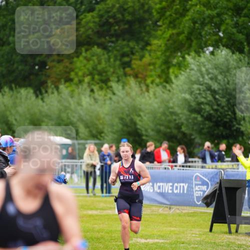 30.08.2026 - Elbe Triathlon Hamburg LAZAROV Photography http://msf.ph/oto/10048994 30.08.2026 10:34:48 Ziel 356, 385 meine-sportfotos.de