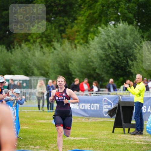 30.08.2026 - Elbe Triathlon Hamburg LAZAROV Photography http://msf.ph/oto/10049003 30.08.2026 10:34:49 Ziel 356, 385 meine-sportfotos.de