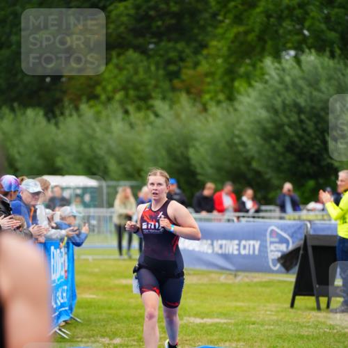 30.08.2026 - Elbe Triathlon Hamburg LAZAROV Photography http://msf.ph/oto/10049007 30.08.2026 10:34:49 Ziel 356, 385 meine-sportfotos.de
