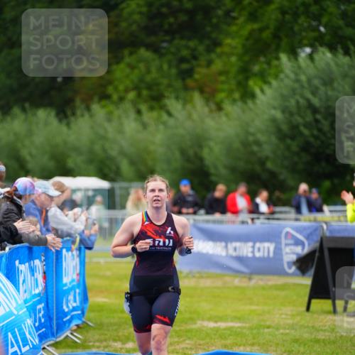 30.08.2026 - Elbe Triathlon Hamburg LAZAROV Photography http://msf.ph/oto/10049014 30.08.2026 10:34:50 Ziel 356, 385 meine-sportfotos.de