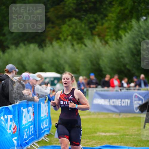 30.08.2026 - Elbe Triathlon Hamburg LAZAROV Photography http://msf.ph/oto/10049019 30.08.2026 10:34:50 Ziel 356, 385 meine-sportfotos.de