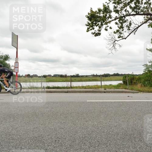 30.08.2026 - Elbe Triathlon Hamburg Michael Burmester http://msf.ph/oto/10049021 30.08.2026 15:27:18 Radfahren  meine-sportfotos.de