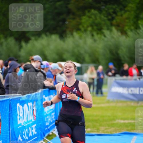 30.08.2026 - Elbe Triathlon Hamburg LAZAROV Photography http://msf.ph/oto/10049036 30.08.2026 10:34:51 Ziel 356 meine-sportfotos.de