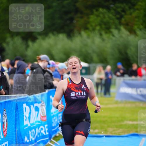 30.08.2026 - Elbe Triathlon Hamburg LAZAROV Photography http://msf.ph/oto/10049041 30.08.2026 10:34:51 Ziel 356 meine-sportfotos.de