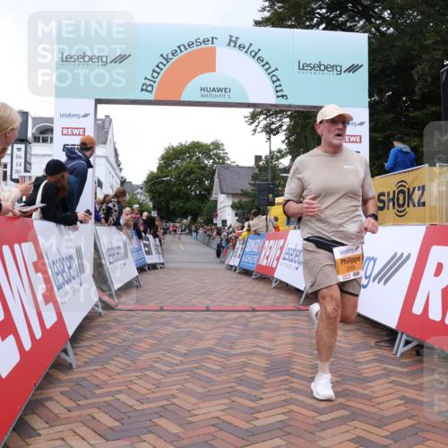 30.08.2026 - Blankeneser Heldenlauf Lena Gebhardt http://msf.ph/oto/10049051 30.08.2026 11:56:11 Ziel 2048 meine-sportfotos.de