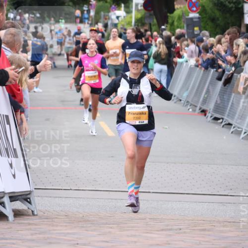 30.08.2026 - Blankeneser Heldenlauf Lena Gebhardt http://msf.ph/oto/10049067 30.08.2026 11:56:18 Ziel 2048, 2392 meine-sportfotos.de