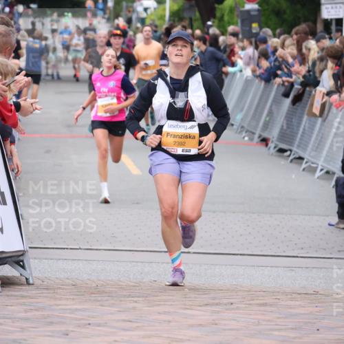 30.08.2026 - Blankeneser Heldenlauf Lena Gebhardt http://msf.ph/oto/10049079 30.08.2026 11:56:19 Ziel 2392 meine-sportfotos.de