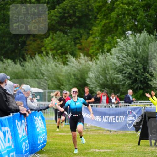 30.08.2026 - Elbe Triathlon Hamburg LAZAROV Photography http://msf.ph/oto/10049083 30.08.2026 10:35:03 Ziel 359 meine-sportfotos.de