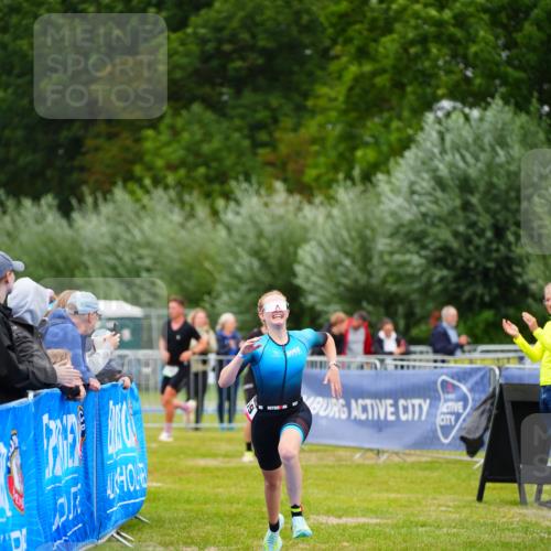 30.08.2026 - Elbe Triathlon Hamburg LAZAROV Photography http://msf.ph/oto/10049088 30.08.2026 10:35:04 Ziel 359 meine-sportfotos.de