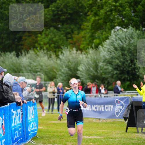 30.08.2026 - Elbe Triathlon Hamburg LAZAROV Photography http://msf.ph/oto/10049094 30.08.2026 10:35:04 Ziel 359 meine-sportfotos.de