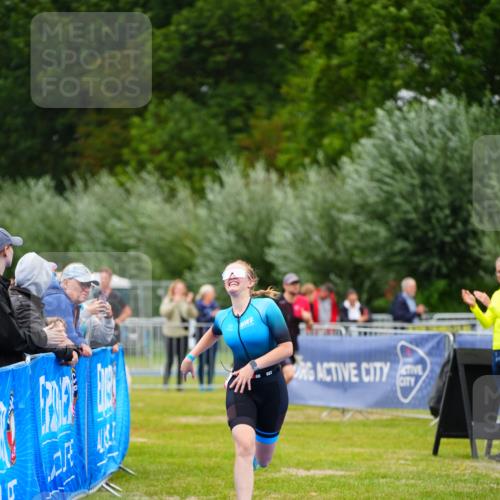 30.08.2026 - Elbe Triathlon Hamburg LAZAROV Photography http://msf.ph/oto/10049101 30.08.2026 10:35:04 Ziel 359 meine-sportfotos.de