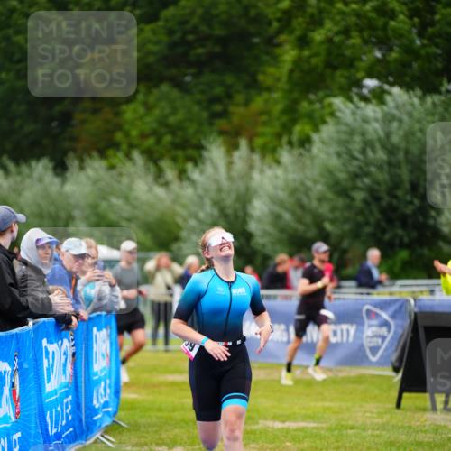 30.08.2026 - Elbe Triathlon Hamburg LAZAROV Photography http://msf.ph/oto/10049112 30.08.2026 10:35:05 Ziel 359 meine-sportfotos.de