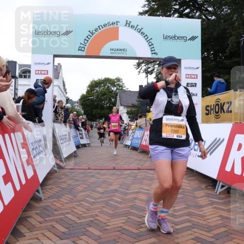 30.08.2026 - Blankeneser Heldenlauf Lena Gebhardt http://msf.ph/oto/10049150 30.08.2026 11:56:24 Ziel 2262, 2263, 2392, 2407 meine-sportfotos.de
