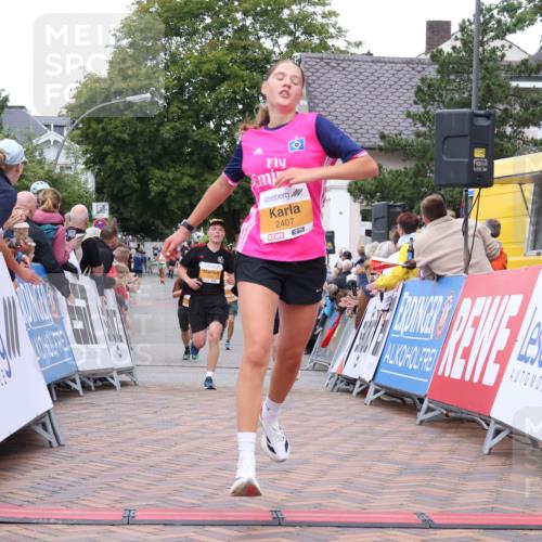 30.08.2026 - Blankeneser Heldenlauf Lena Gebhardt http://msf.ph/oto/10049165 30.08.2026 11:56:25 Ziel 2262, 2263, 2392, 2407 meine-sportfotos.de