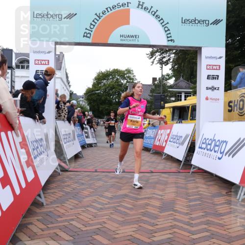 30.08.2026 - Blankeneser Heldenlauf Lena Gebhardt http://msf.ph/oto/10049178 30.08.2026 11:56:25 Ziel 2262, 2263, 2392, 2407 meine-sportfotos.de