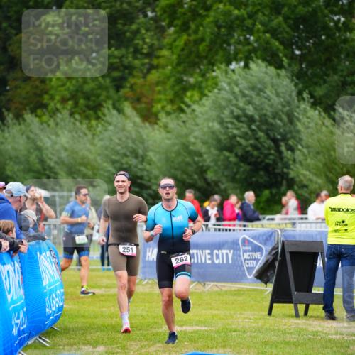 30.08.2026 - Elbe Triathlon Hamburg LAZAROV Photography http://msf.ph/oto/10049204 30.08.2026 10:35:17 Ziel 251, 262 meine-sportfotos.de