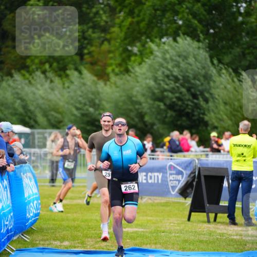 30.08.2026 - Elbe Triathlon Hamburg LAZAROV Photography http://msf.ph/oto/10049208 30.08.2026 10:35:17 Ziel 251, 262 meine-sportfotos.de